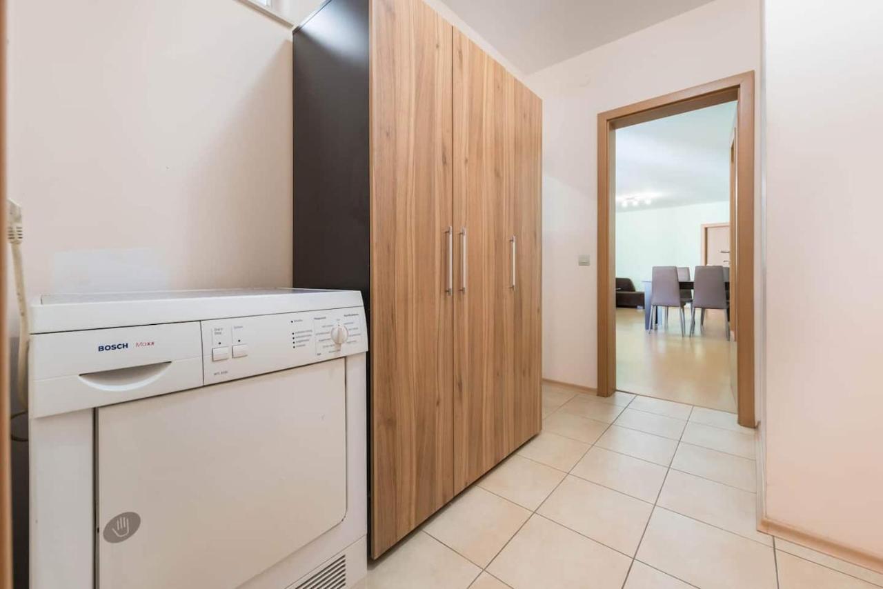 Minimalistic 1Br Flat With A Parking Spot Lägenhet Varna Exteriör bild
